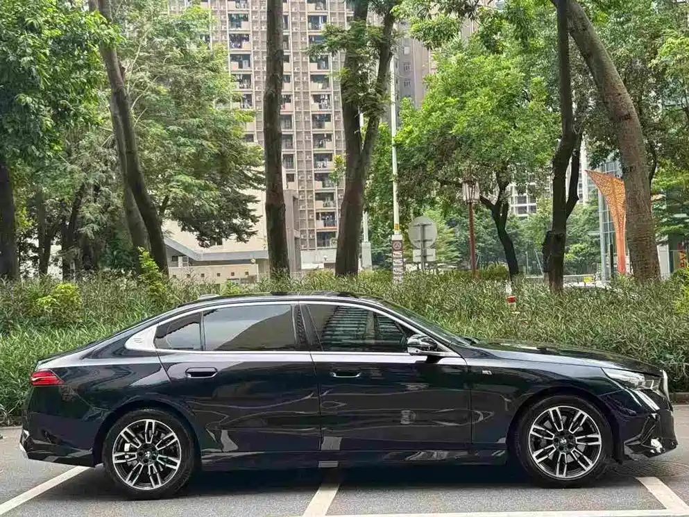 BMW 5 Series 2024