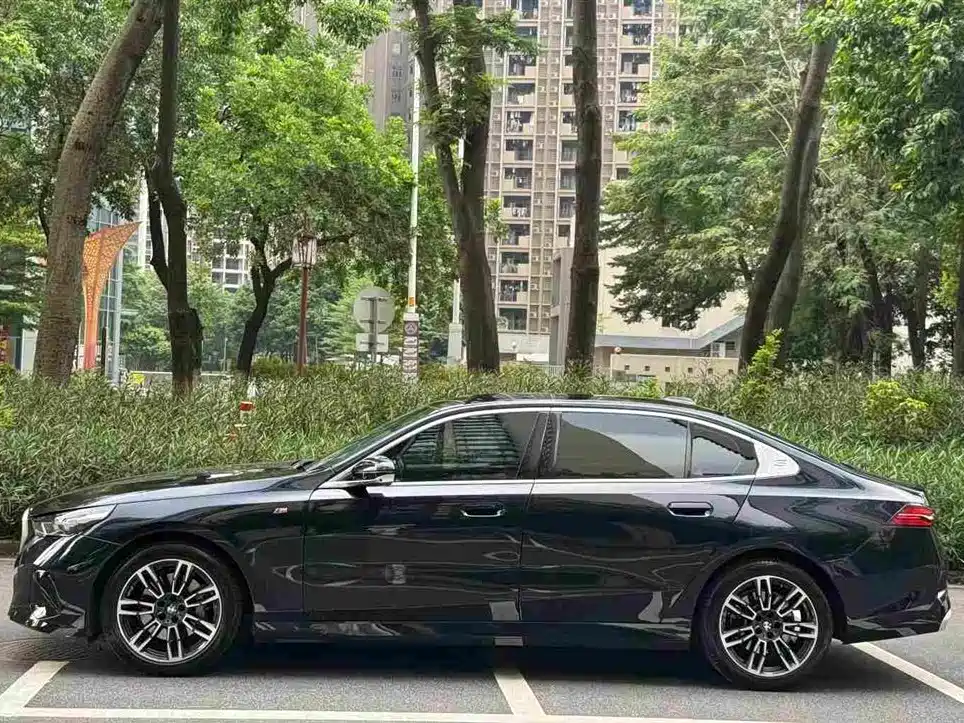 BMW 5 Series 2024