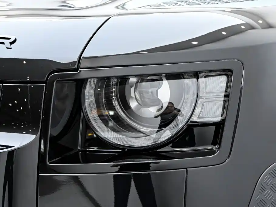 Land Rover Defender 2024 — фото 10