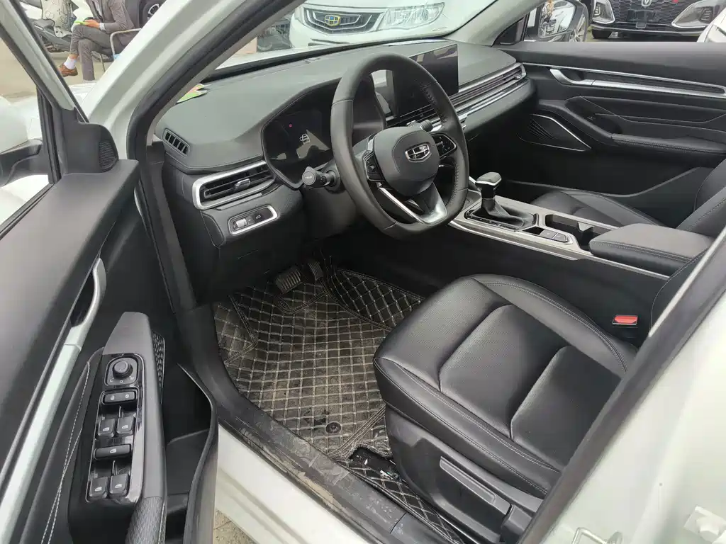 Geely Emgrand 2021
