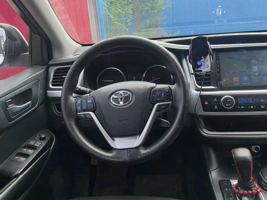 Toyota Highlander 2018 — фото 15