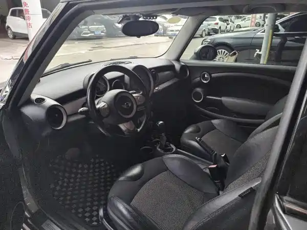 MINI Clubman 2010