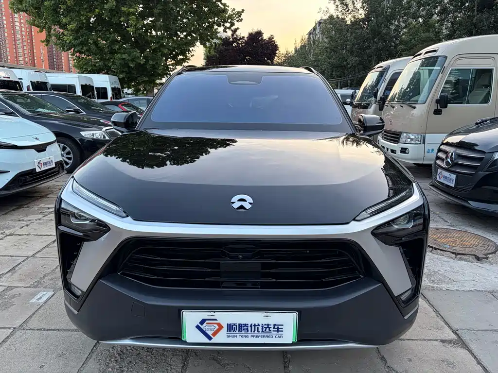 NIO ES8 2022