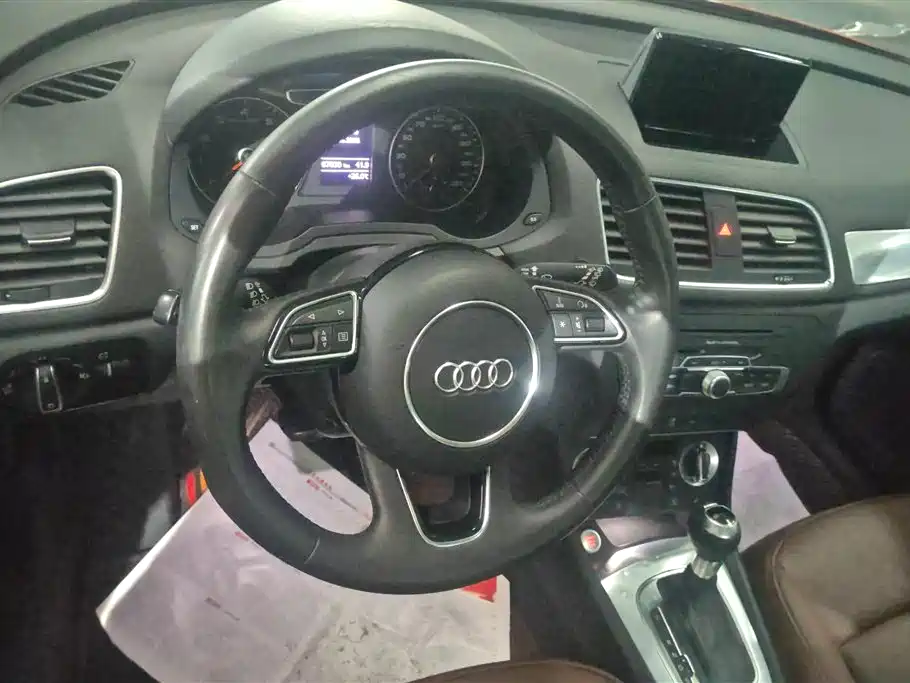 Audi Q3 2016 — фото 15