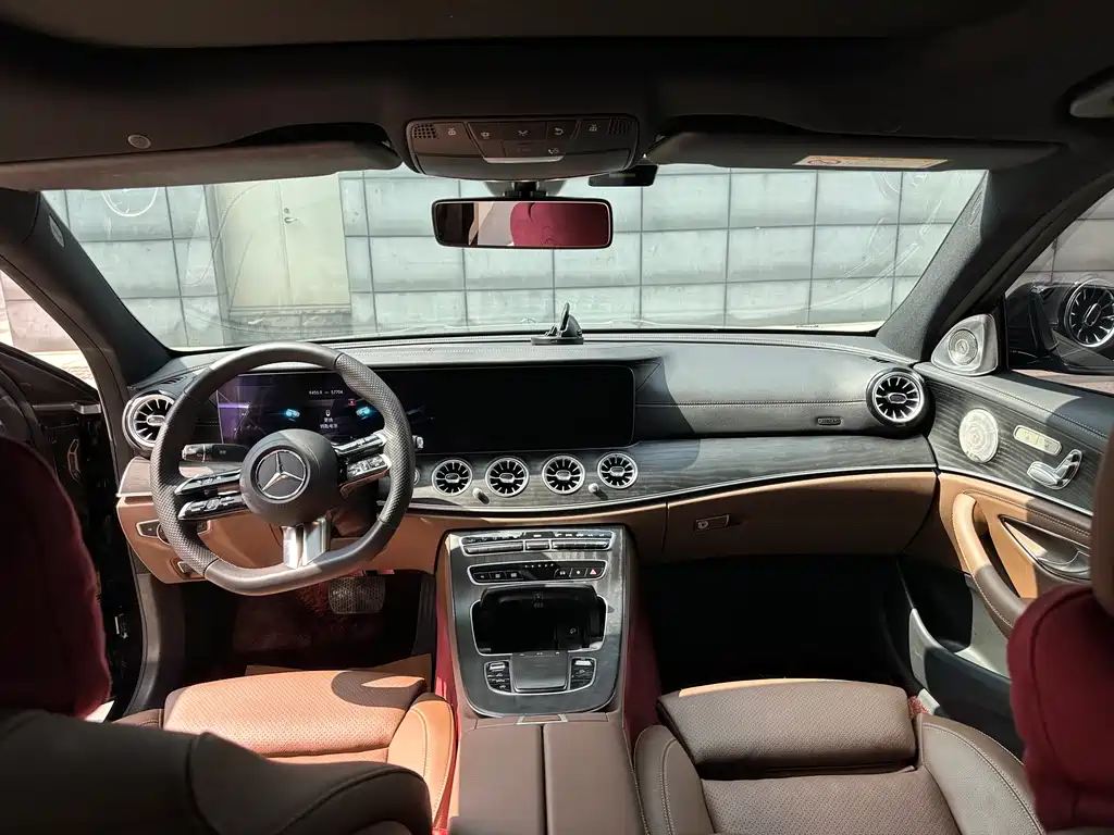 Mercedes-Benz E-Class 2023 — фото 6