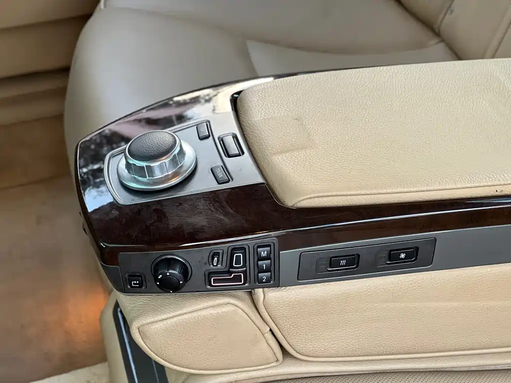 BMW 7 Series 2007 — фото 16