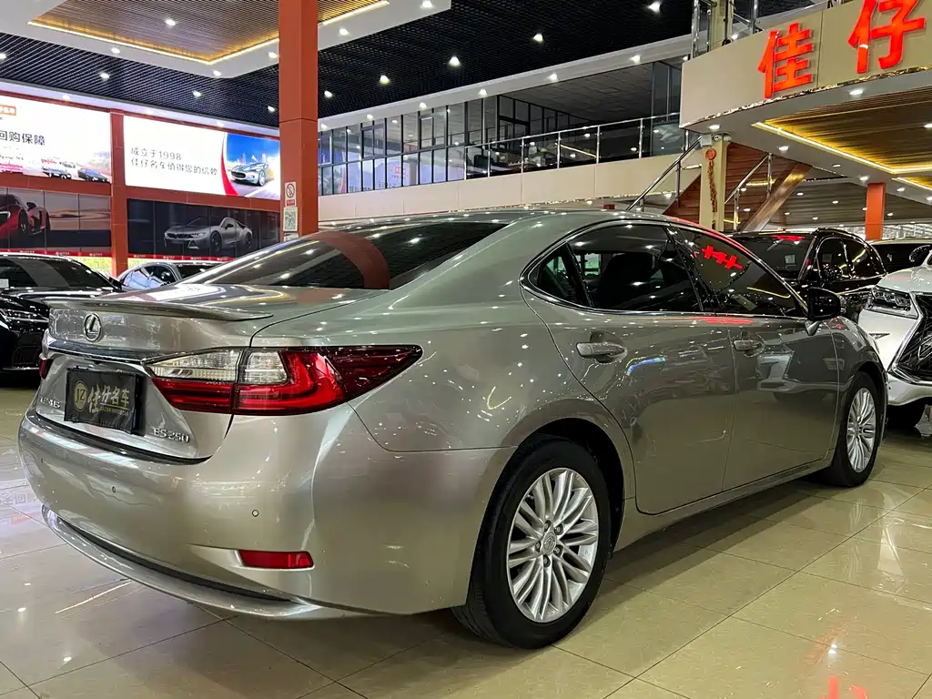 Lexus ES 2018 — фото 5