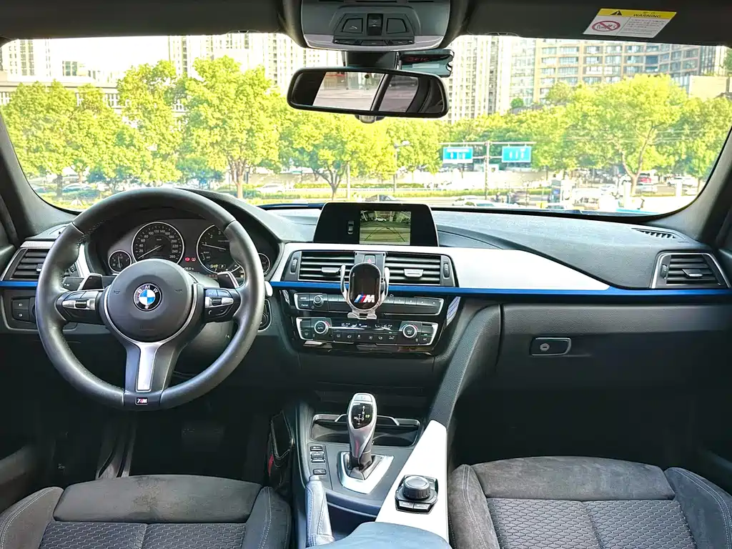 BMW 3 Series 2017 — фото 16