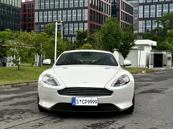 Aston Martin DB9 2015