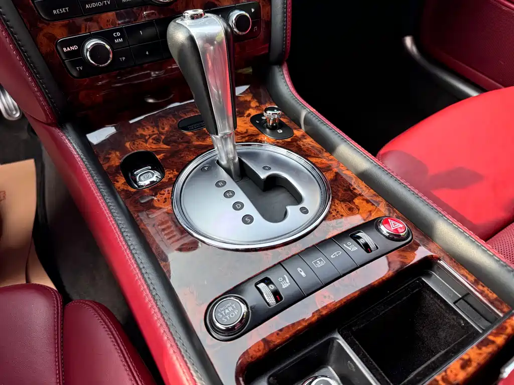 Bentley Flying Spur 2010 — фото 10
