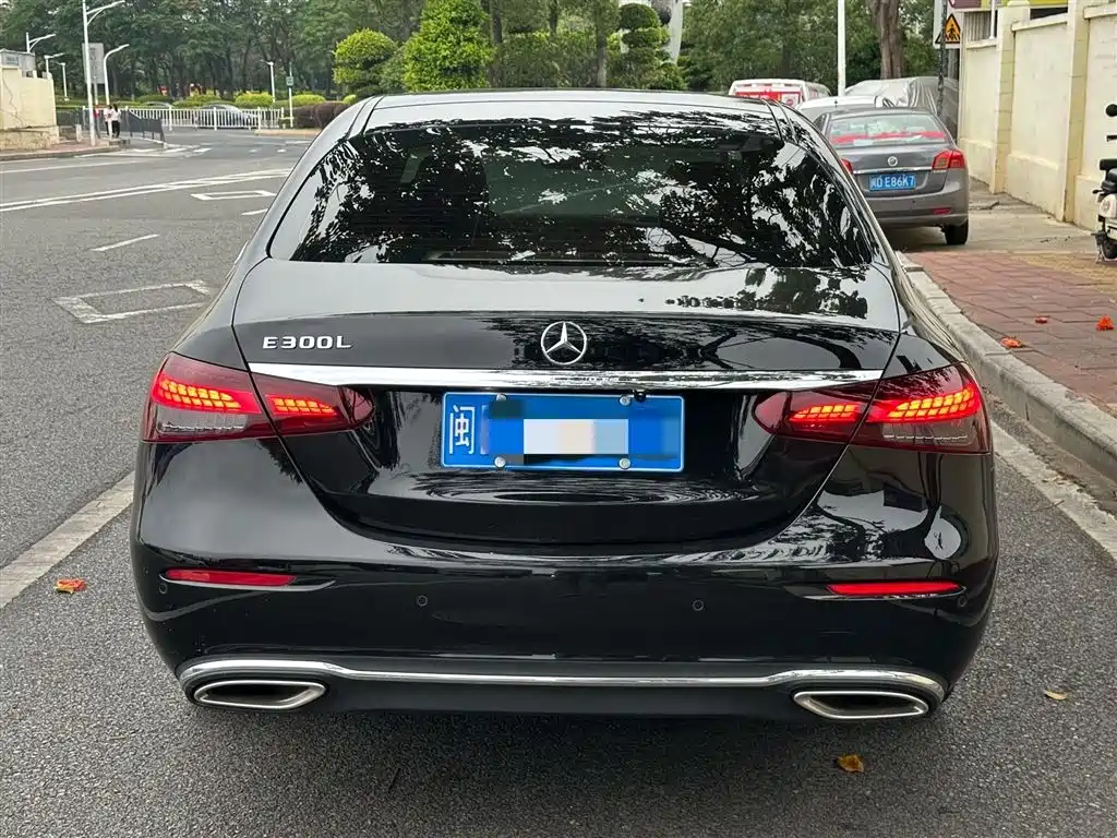 Mercedes-Benz E-Class 2023 — фото 8