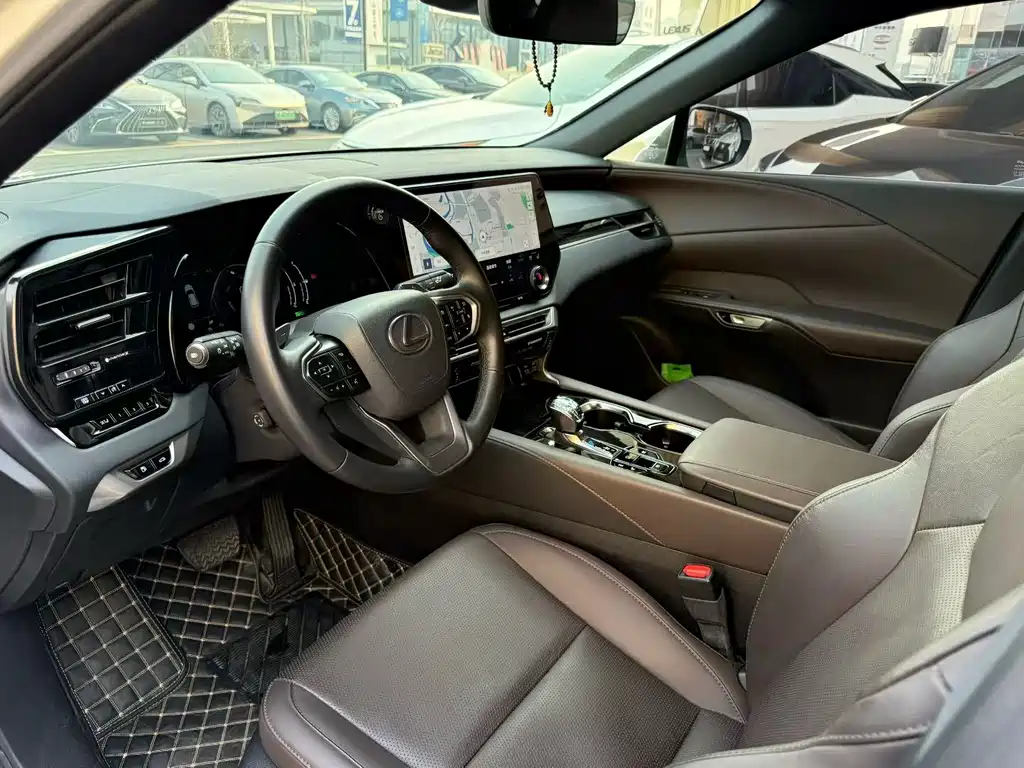 Lexus RX 2023
