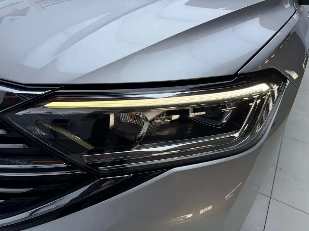 Volkswagen Sagitar 2022