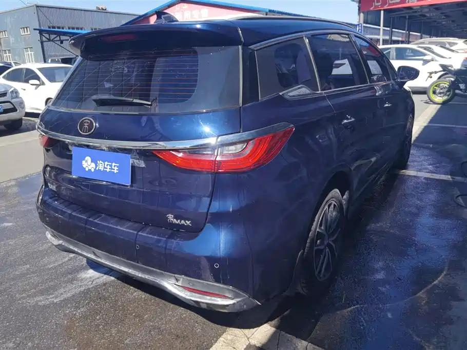 BYD MAX 2018