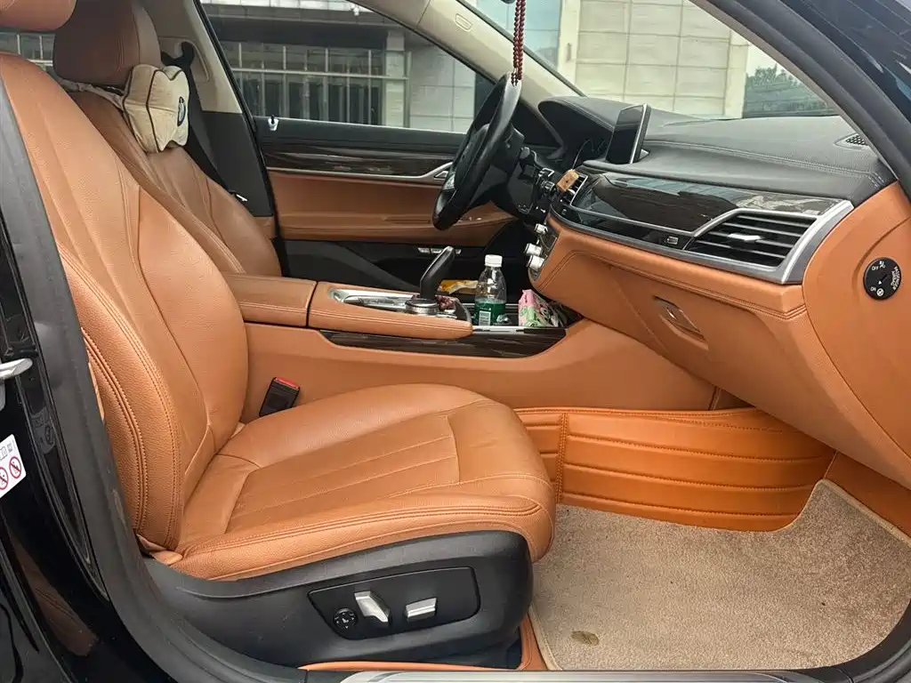 BMW 7 Series 2018 — фото 18