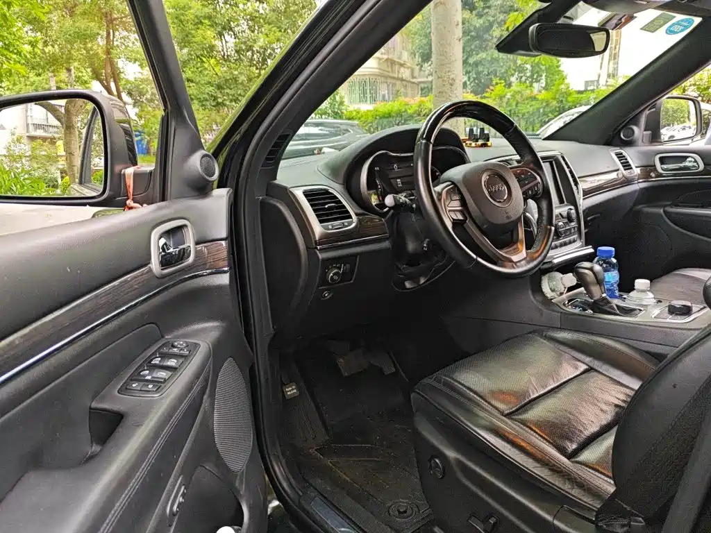 Jeep Grand Cherokee 2019 — фото 17