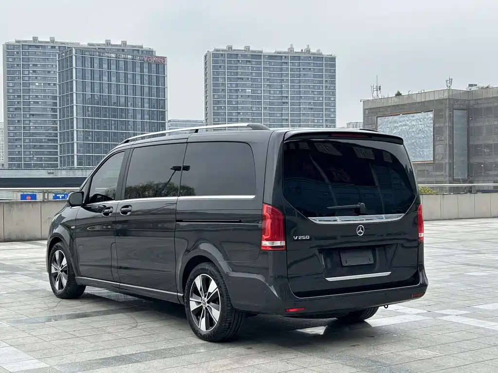 Mercedes-Benz V-Class 2023 — фото 7
