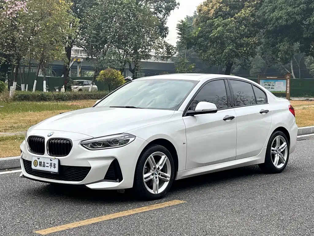 BMW 1 Series 2020 — фото 1