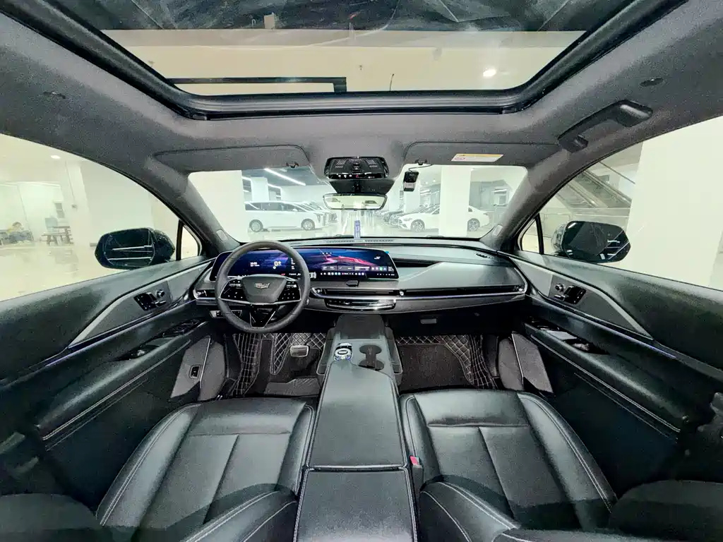 Cadillac XT5 2025 — фото 6