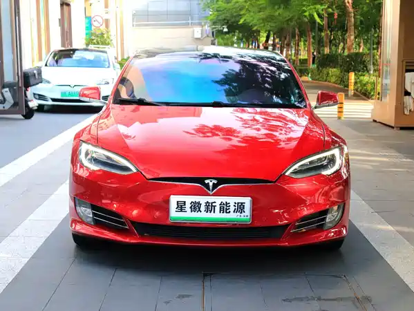 Tesla Model S 2021