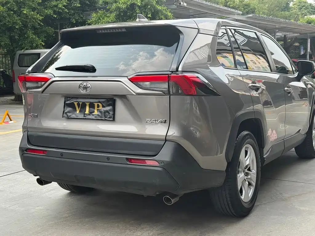 Toyota RAV4 2020 — фото 3