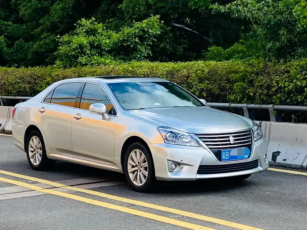 Toyota Crown 2014