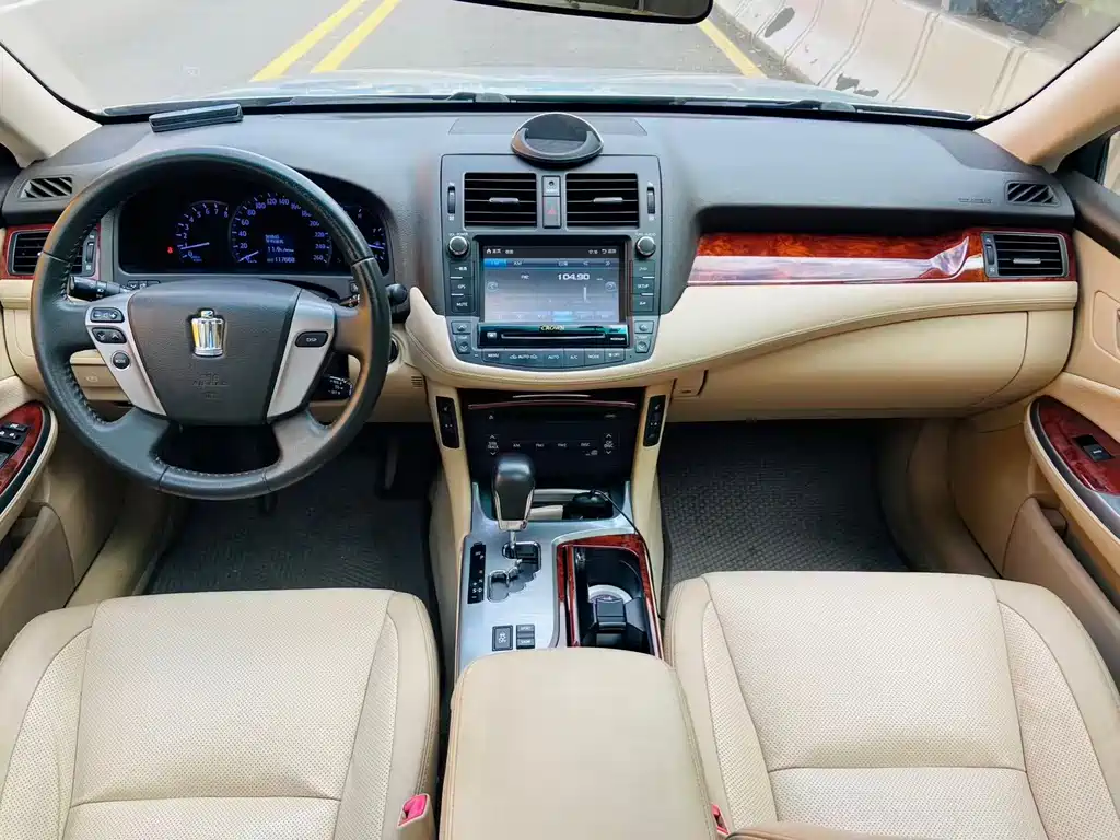 Toyota Crown 2014