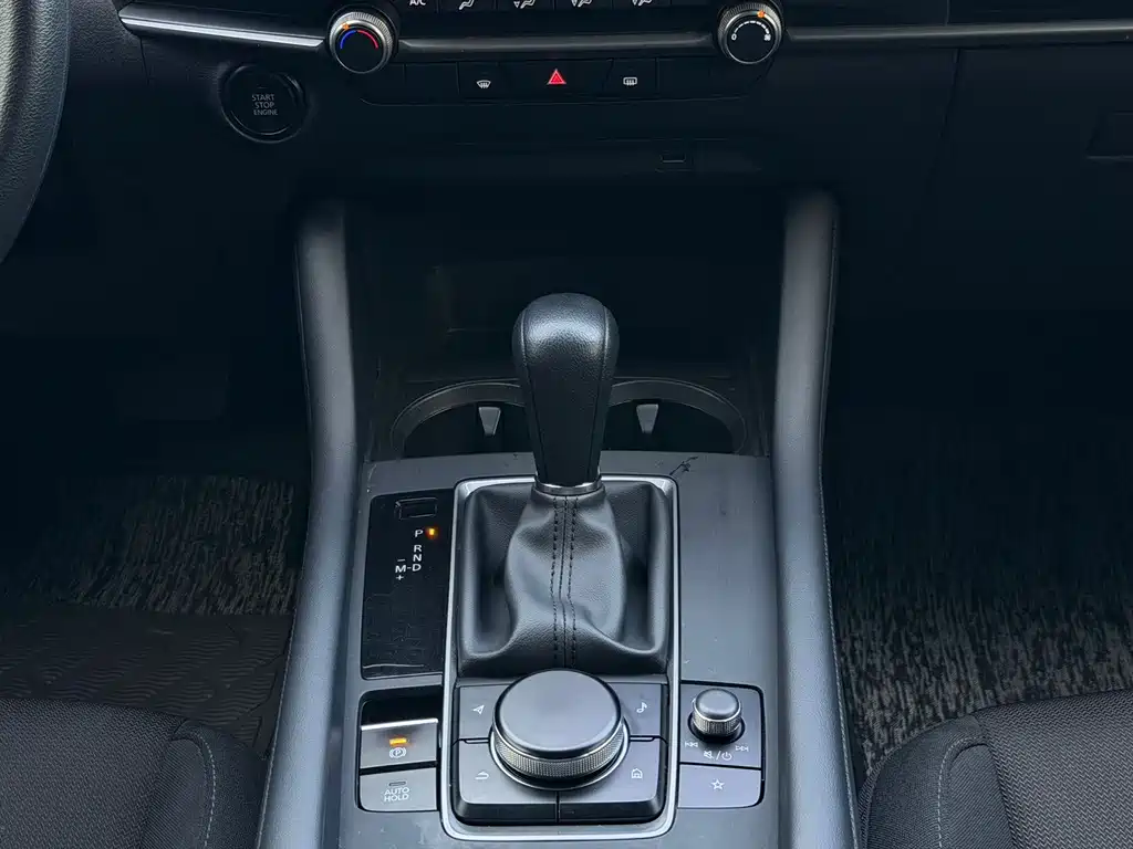 Mazda 3 Axela 2023 — фото 12