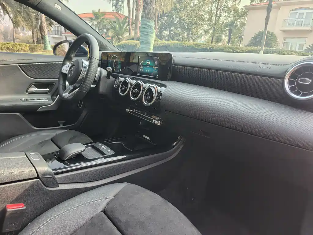 Mercedes-Benz A-Class 2019 — фото 10