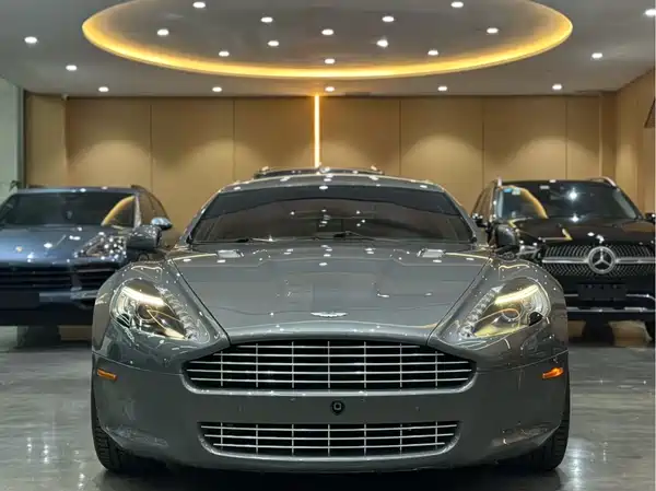 Aston Martin V8 Vantage 2011