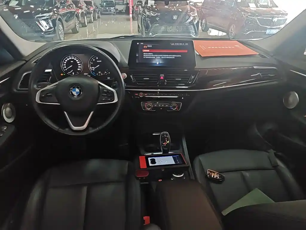 BMW 1 Series 2021 — фото 10