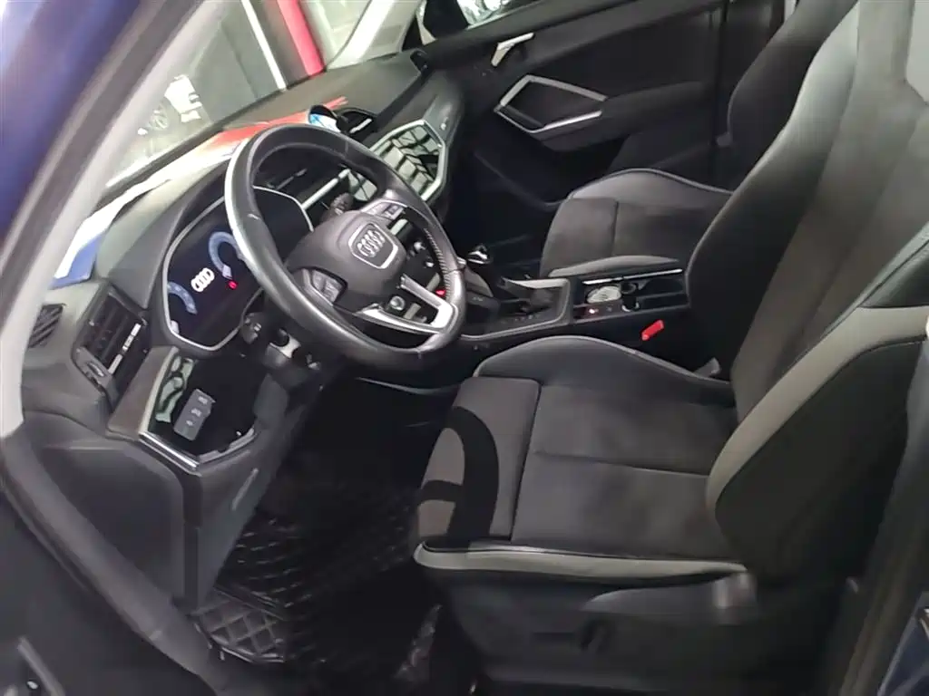 Audi Q3 2020 — фото 15