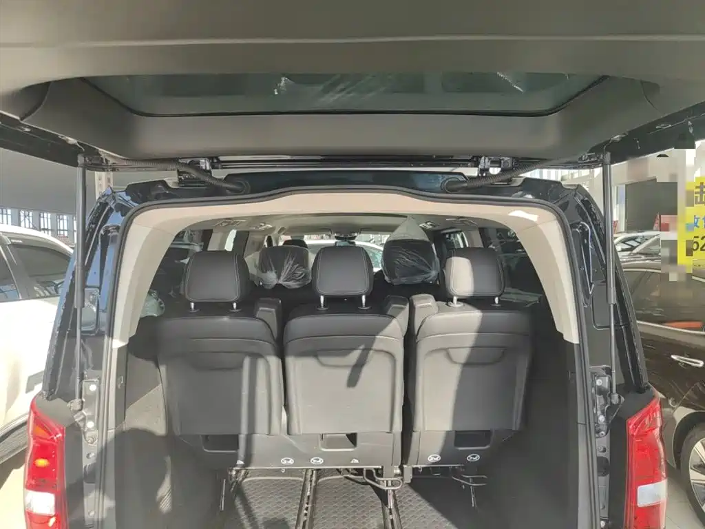 Mercedes-Benz Vito 2022 — фото 9