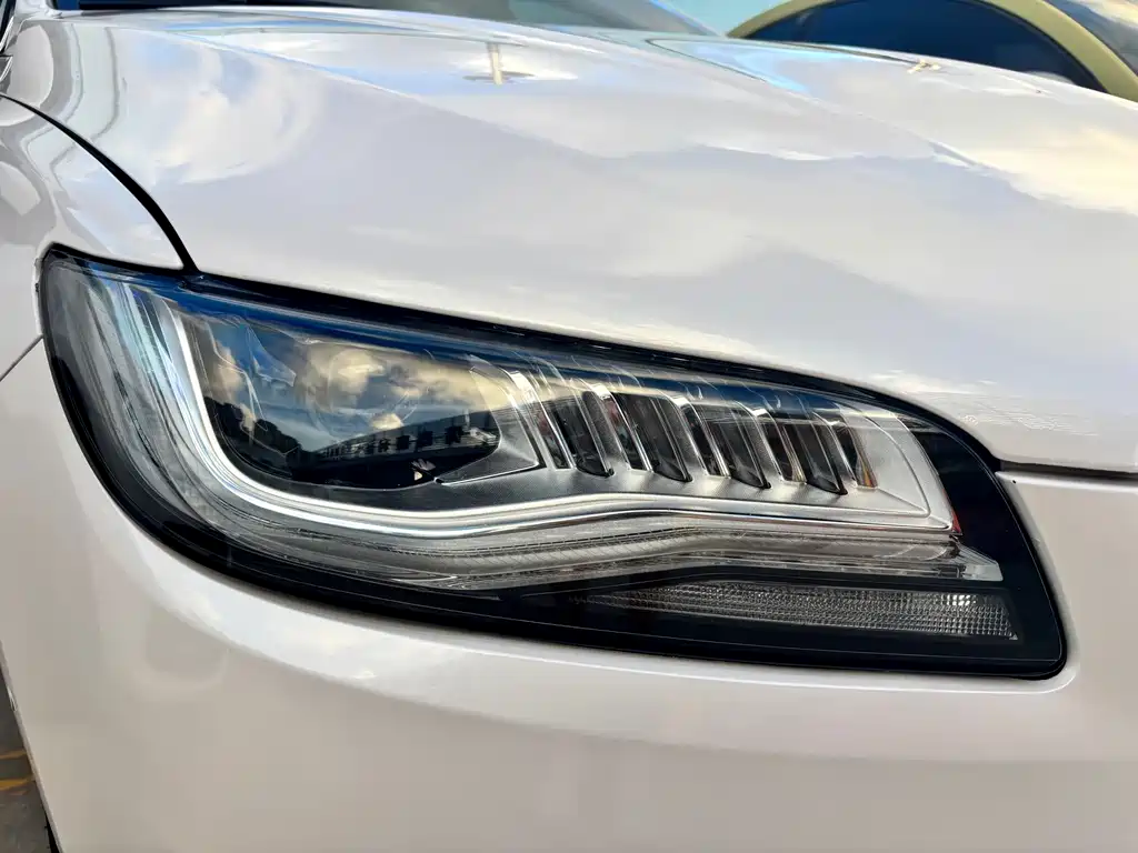 Lincoln MKZ 2018 — фото 16