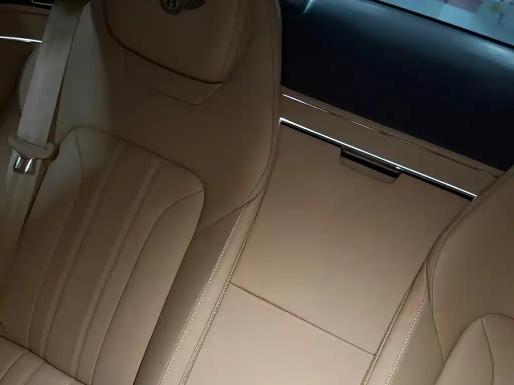 Bentley Continental 2021 — фото 10