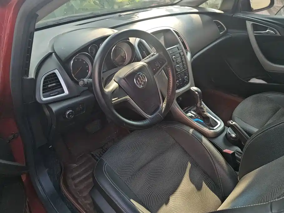 Buick Excelle 2014 — фото 12
