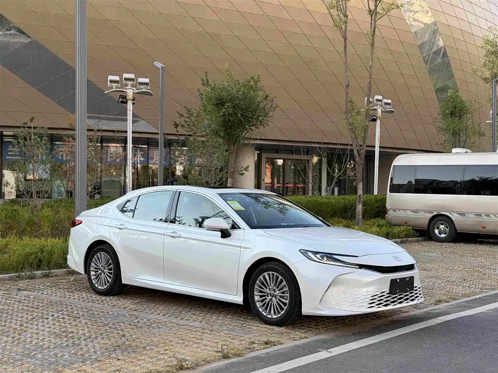 Toyota Camry 2026 — фото 3
