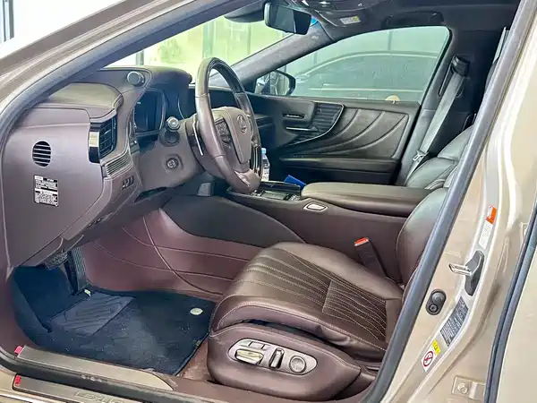 Lexus LS 2018