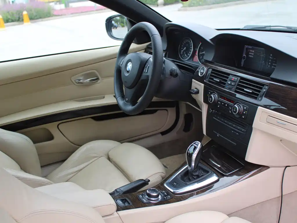 BMW 3 Series 2010 — фото 11