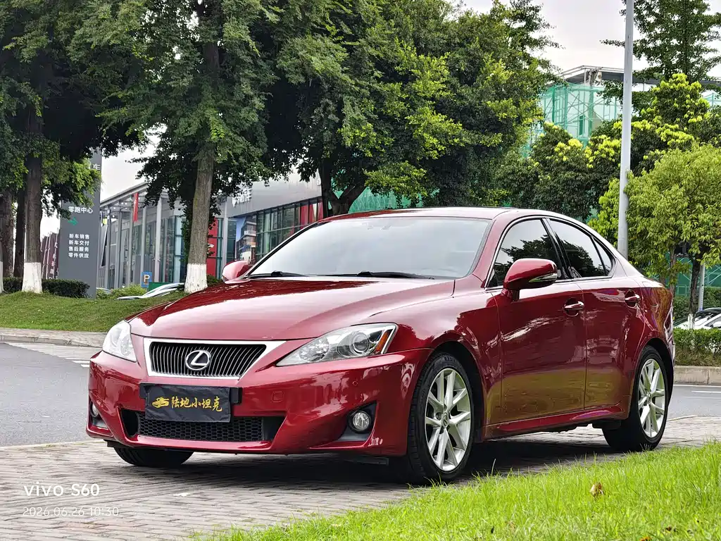Lexus IS 2012
