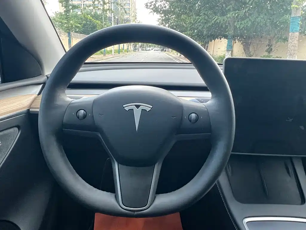 Tesla Model Y 2023 — фото 10