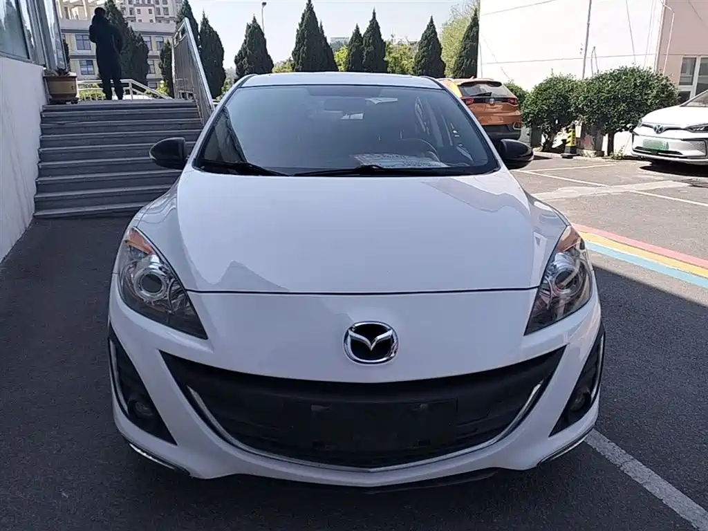 Mazda 3 Xingcheng 2015 — фото 3