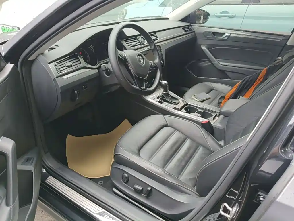 Volkswagen Passat 2017 — фото 15