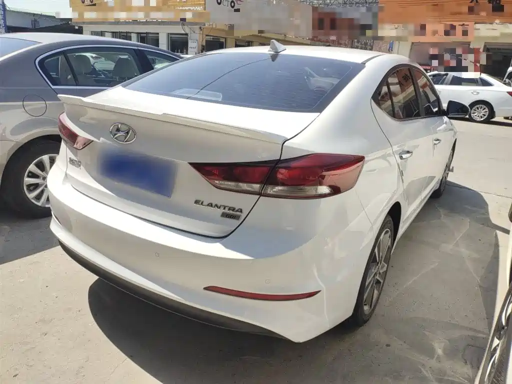 Hyundai Elantra 2019 — фото 10