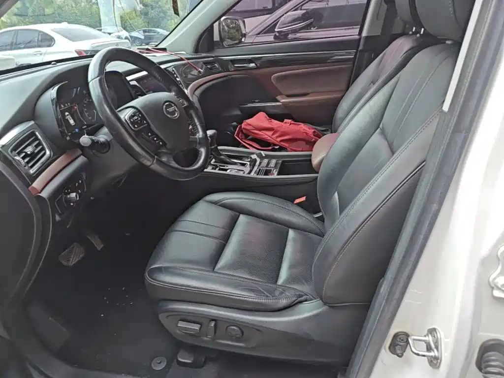 GAC Trumpchi GS8 2017 — фото 15