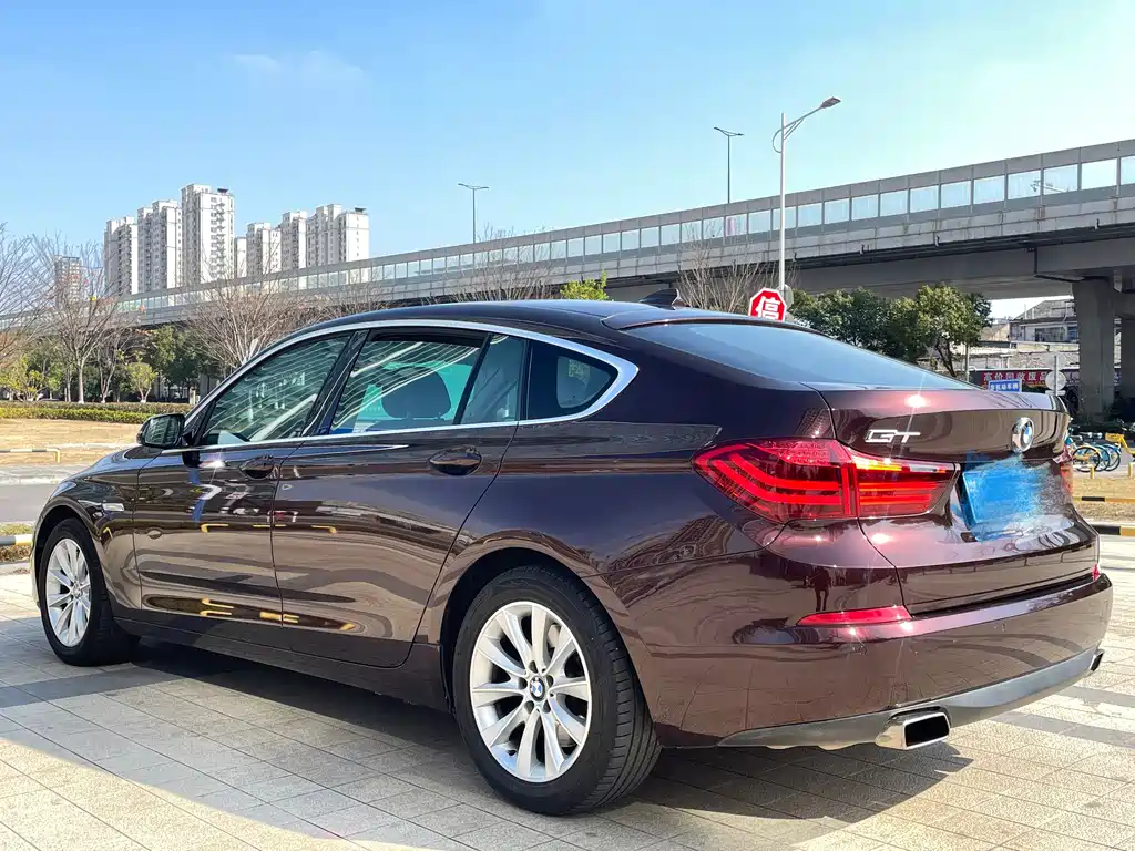 BMW 5 Series GT 2014 — фото 14