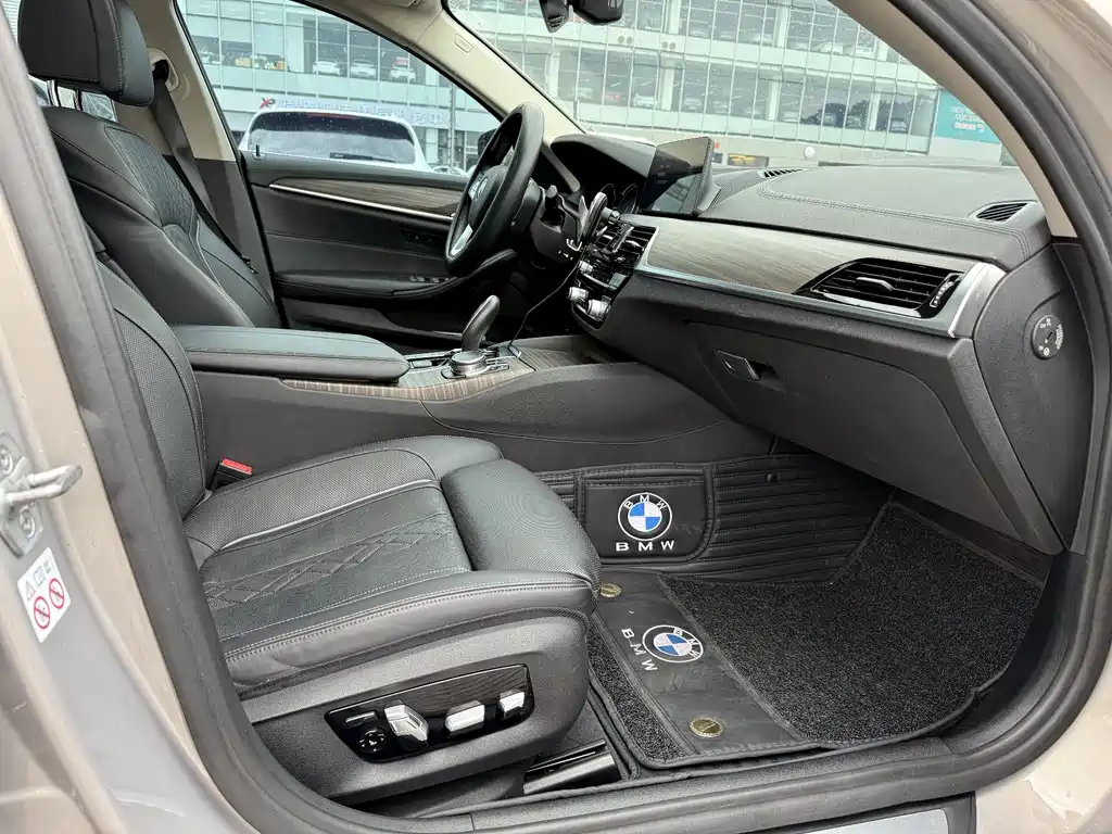 BMW 5 Series New Energy 2018 — фото 13