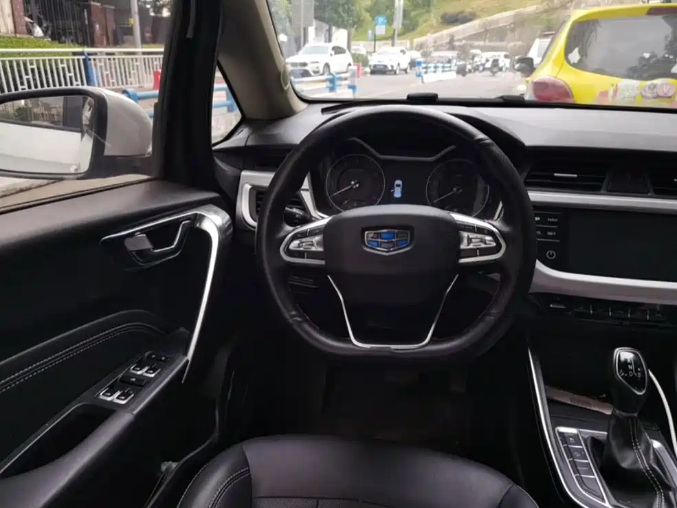 Geely Vision X3 2019 — фото 13