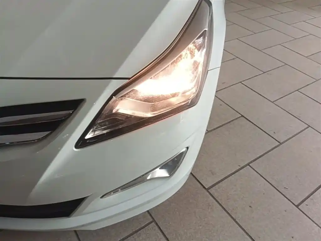 Hyundai Verna 2016 — фото 24