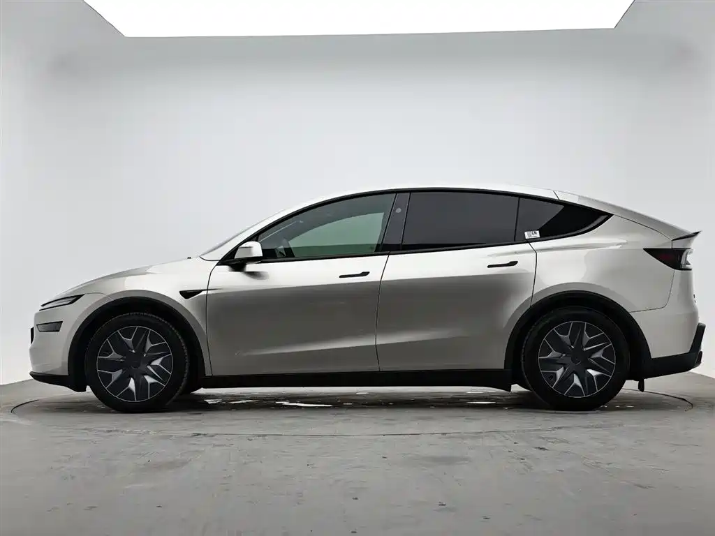 Tesla Model Y L 2025